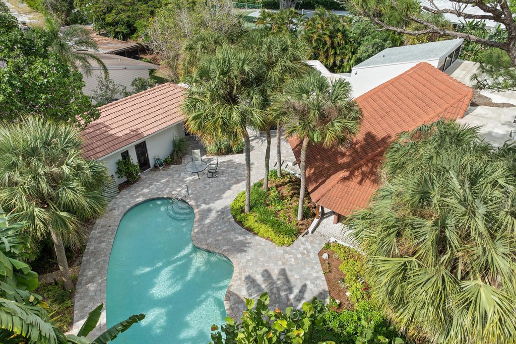 Photo of 815 Tangerine Way, Delray Beach, FL 33483 (MLS # R11142205)