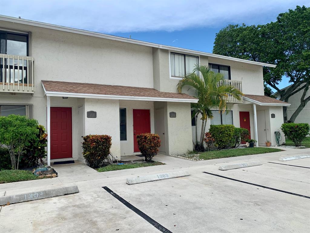 Fantastic 2 bedroom, 2 1/2 bathroom townhouse located in Canalake neighborhood. Excellent location in Greenacres with easy access to shopping, restaurants, and great schools. Private backyard area with a fully fenced patio. Tile flooring thru-out the first floor and wood flooring upstairs. Move-in ready townhouse.