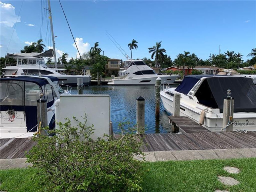 Photo of 1525 SE 15th Street NE #2, Fort Lauderdale, FL 33316 (MLS # B26019361)