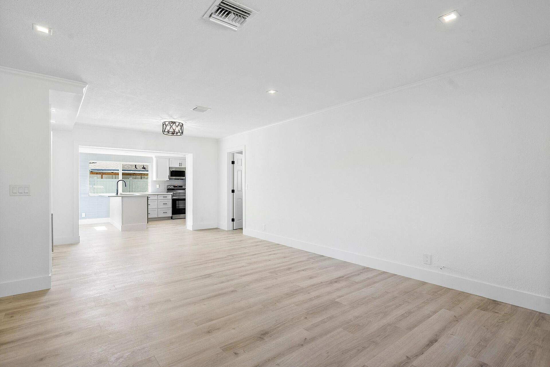 UNIVERSITY GARDENS - Residential