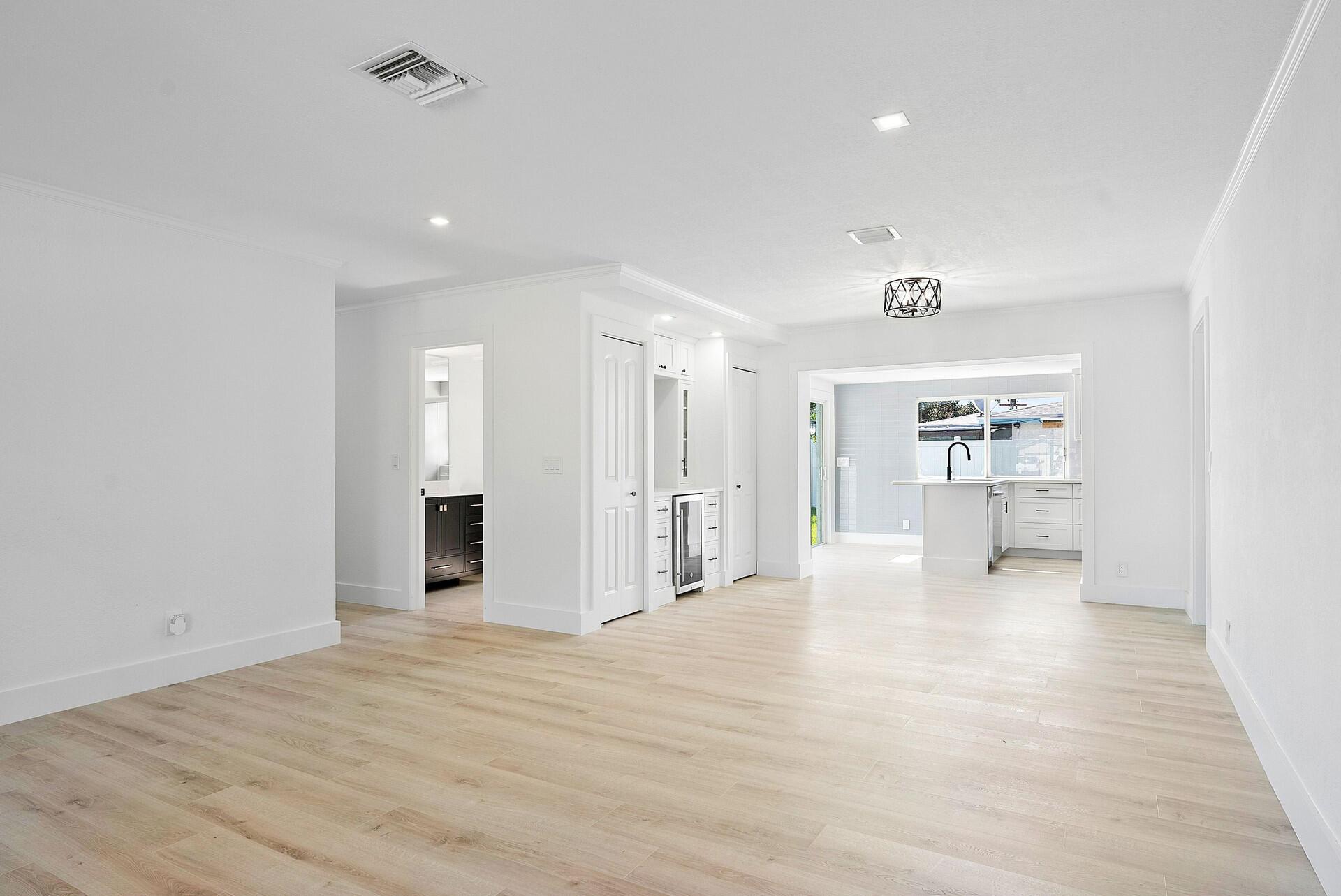 UNIVERSITY GARDENS - Residential