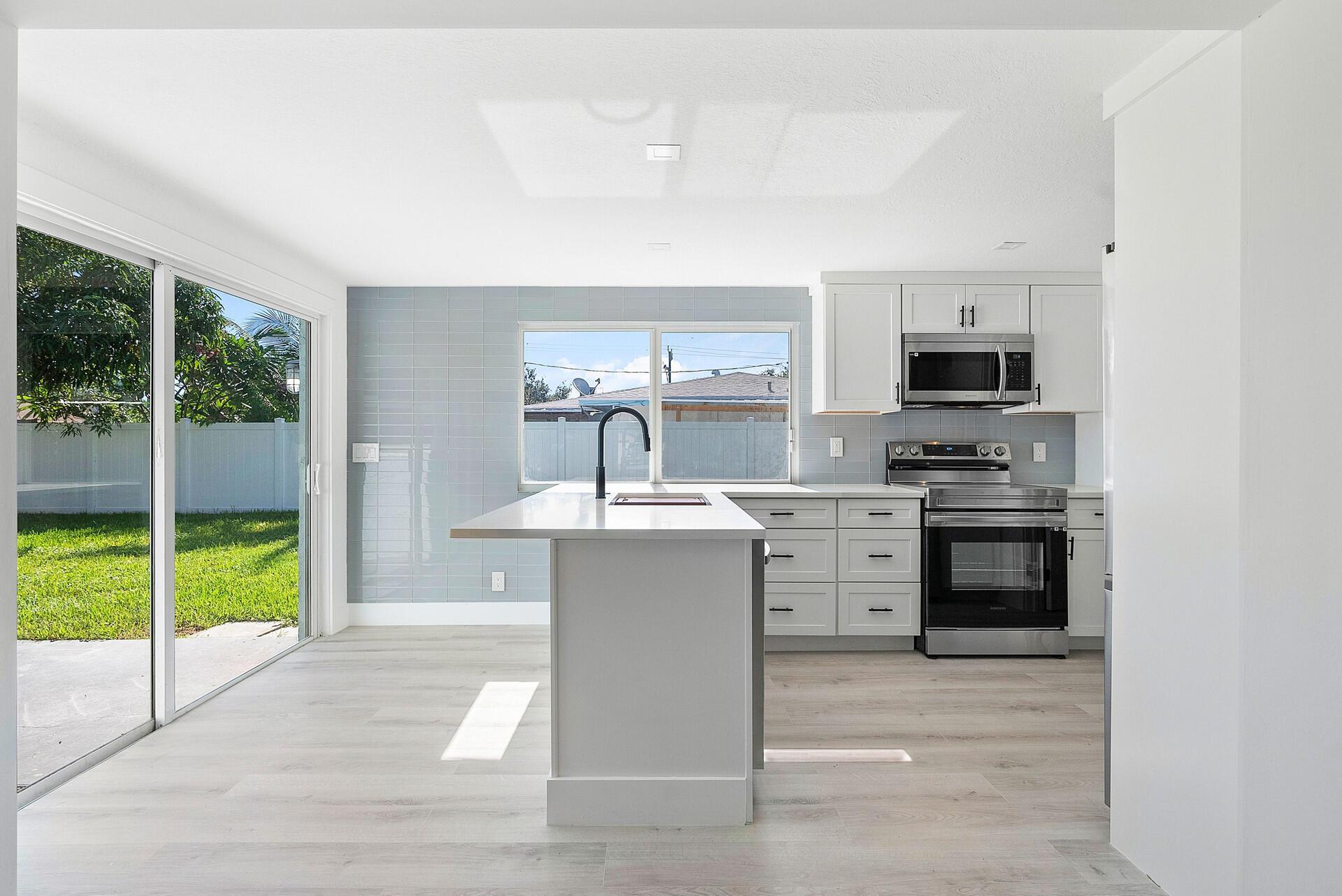 UNIVERSITY GARDENS - Residential