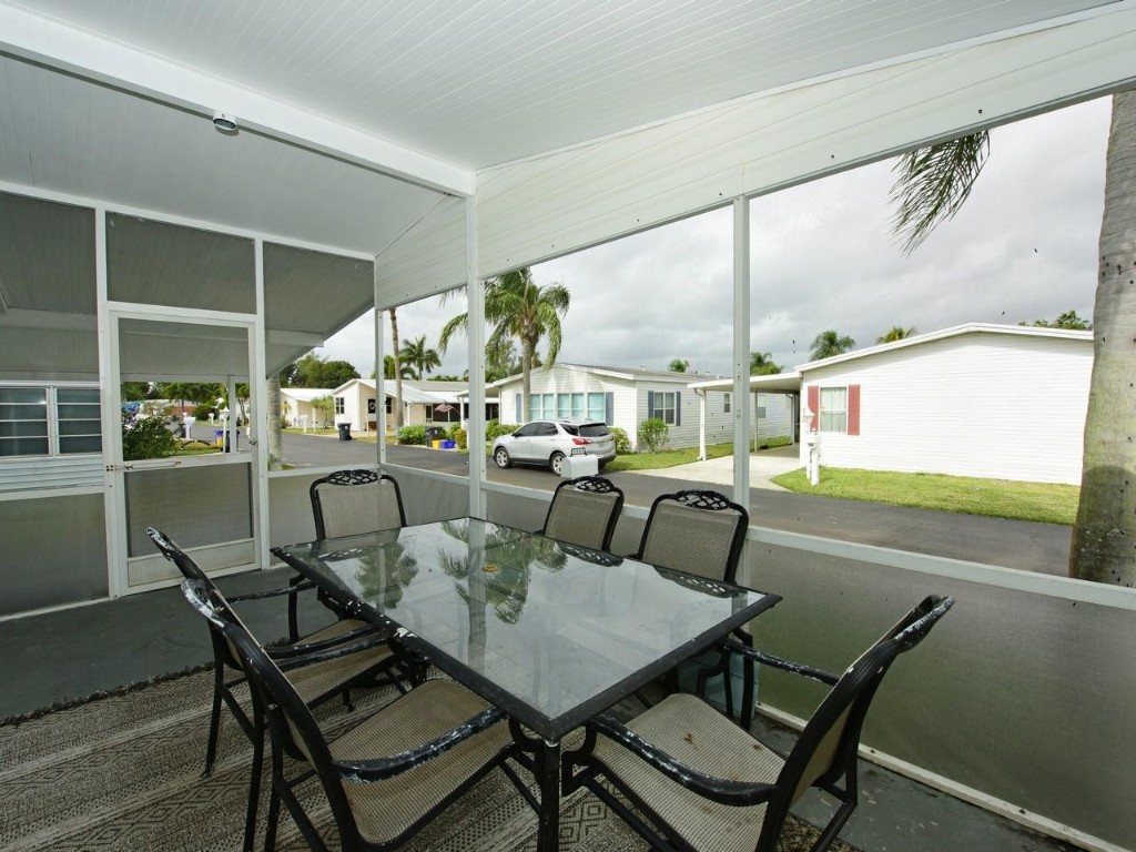 Palm Breezes Club - Residential