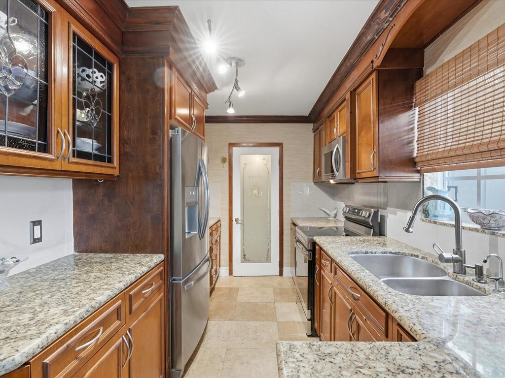 Photo of 707 SW 3RD Avenue, Hallandale Beach, FL 33009 (MLS # B26073639)