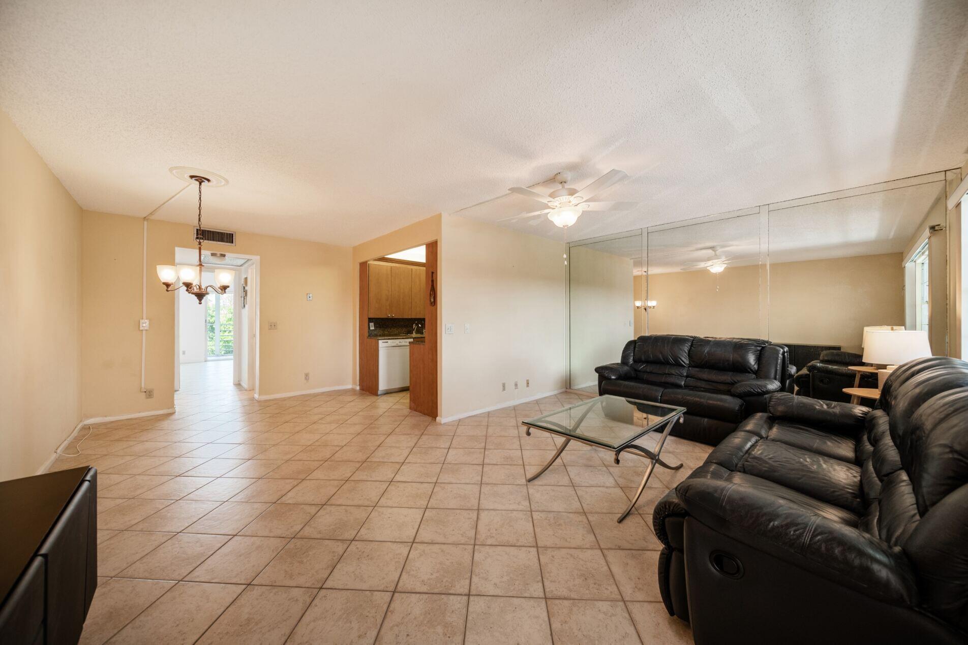 Nice updated one bedroom unit in Century Village Boca.