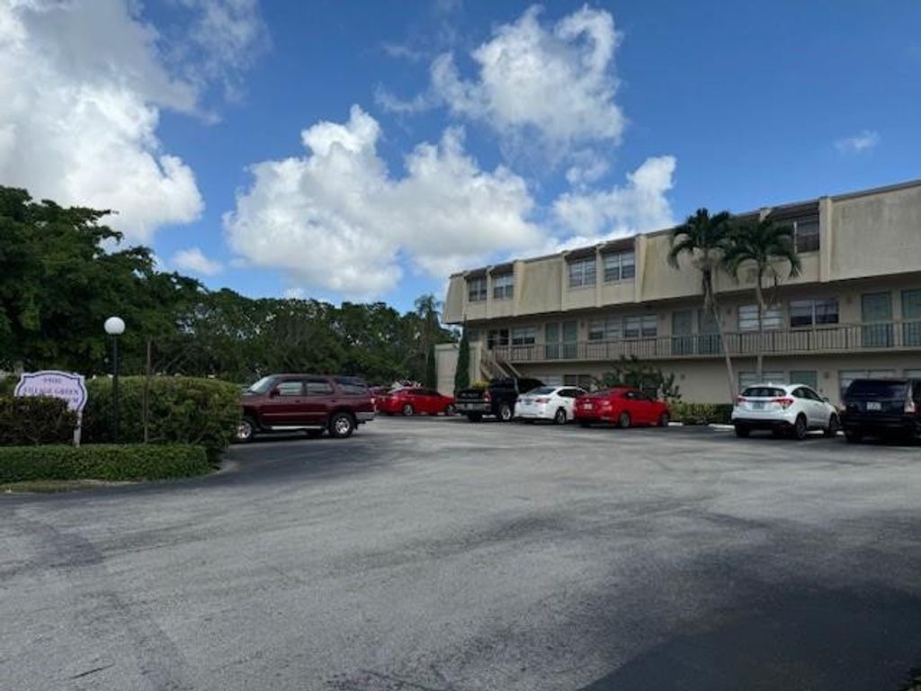 Photo of 9500 SW 3rd Street #102, Boca Raton, FL 33428 (MLS # F10452830)