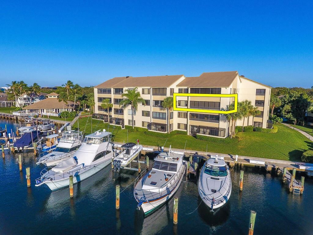 Photo of 833 Oak Harbour Drive #833, Palm Beach Gardens, FL 33408 (MLS # R10786764)