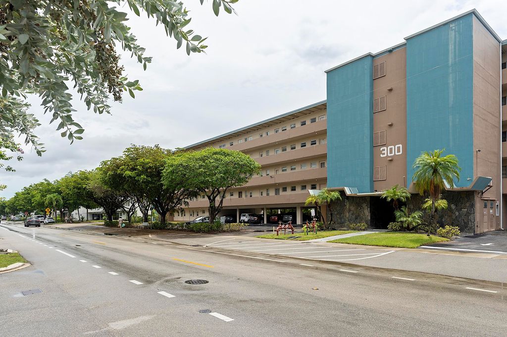 Photo of 300 NE 14th Avenue #501, Hallandale, FL 33009 (MLS # B26048451)