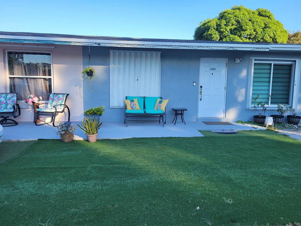 Photo of 507 Wisteria Avenue #B, Fort Pierce, FL 34982 (MLS # R11143601)