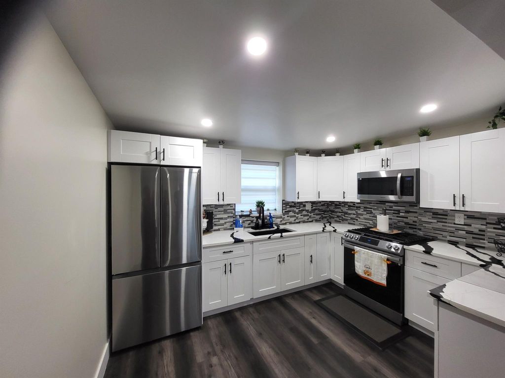 Photo of 507 Wisteria Avenue #B, Fort Pierce, FL 34982 (MLS # R11143601)