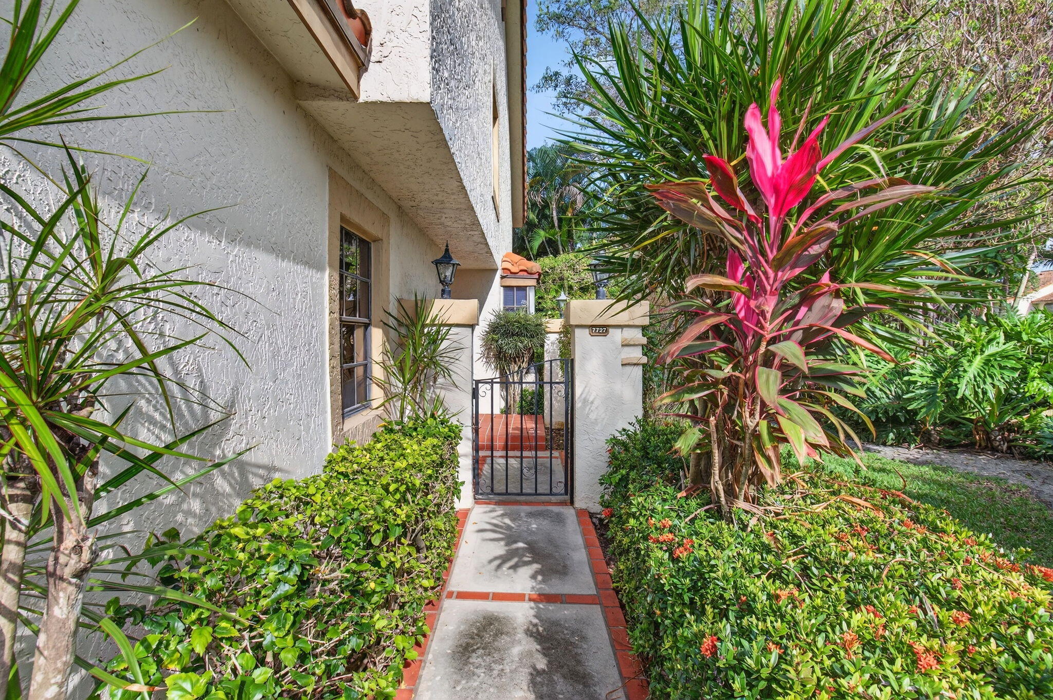 LA MIRADA AT BOCA POINTE CONDOS - Residential