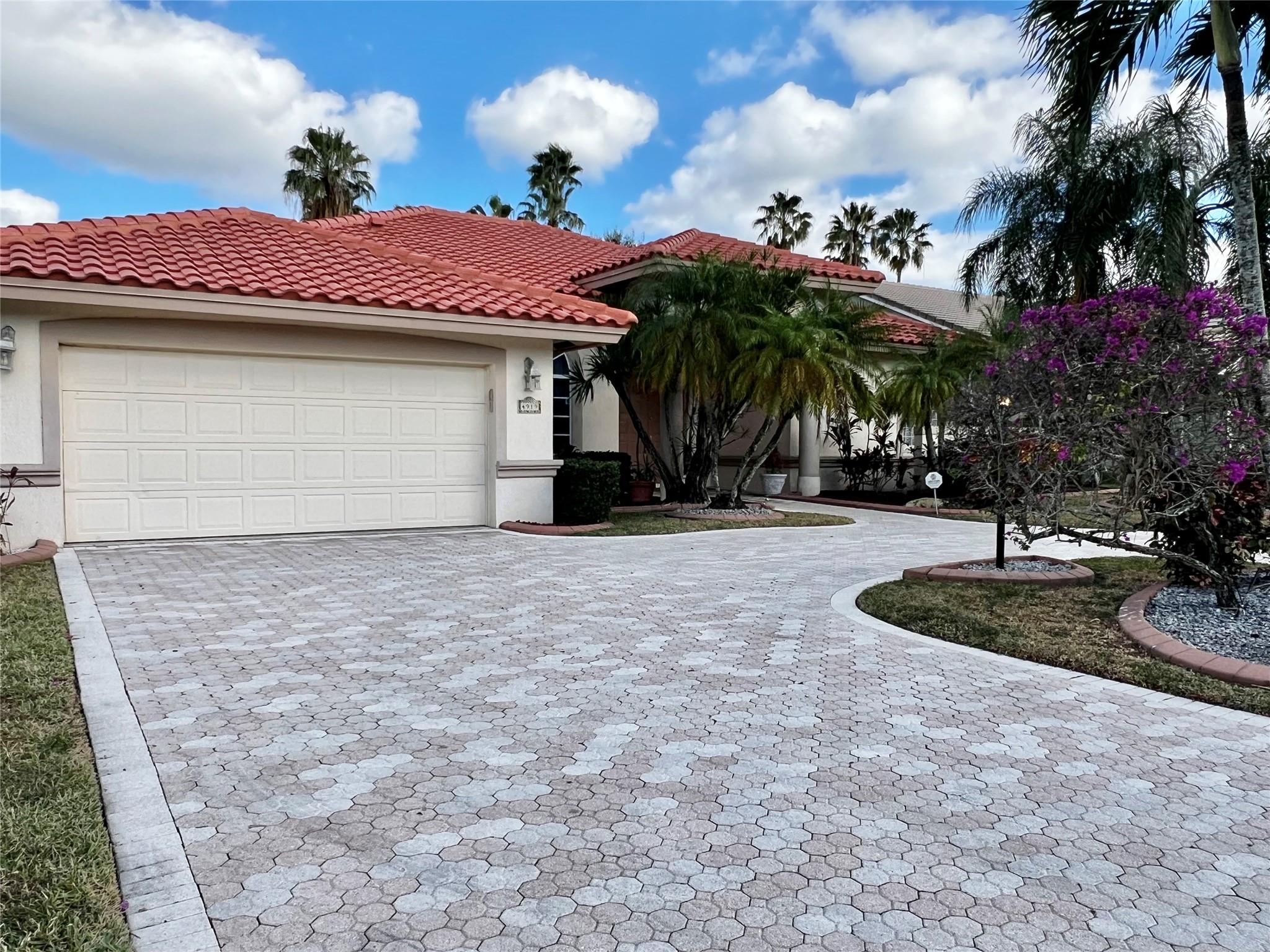 4919 NW 106th Ave