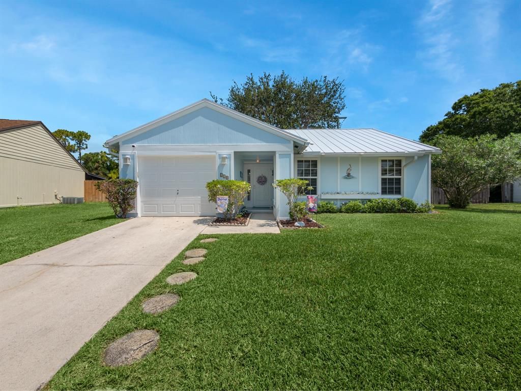 Photo of 128 Greentree Circle, Jupiter, FL 33458 (MLS # R10889244)
