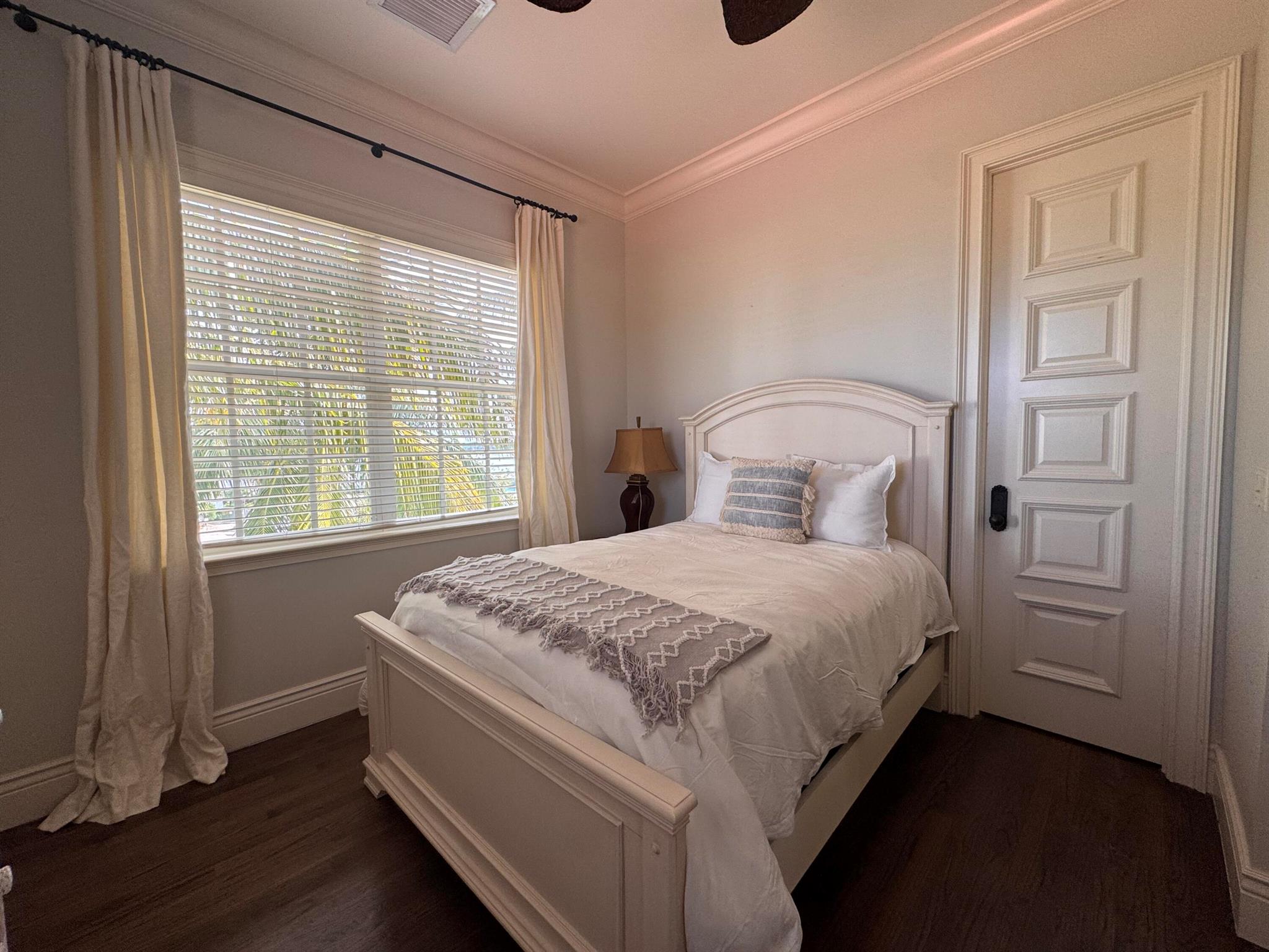 SOUTH PALM BEACH ESTATES - Residential Lease