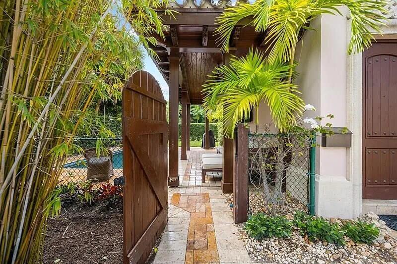 SOUTH PALM BEACH ESTATES - Residential Lease