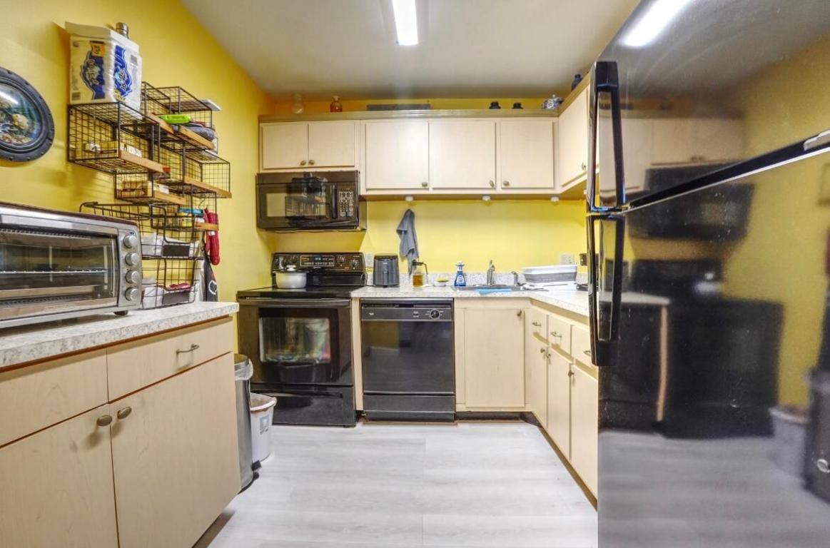 GREENWAY VILLAGE SOUTH CONDO 3 - Residential