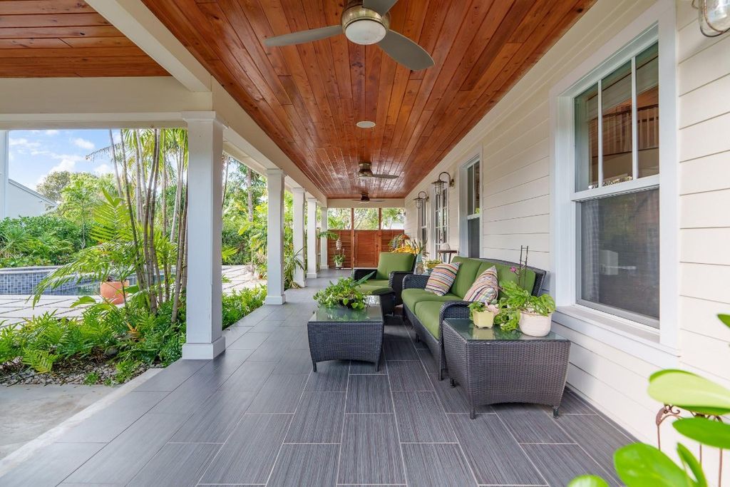 Photo of 114 NE 10th Street, Delray Beach, FL 33444 (MLS # F10491272)