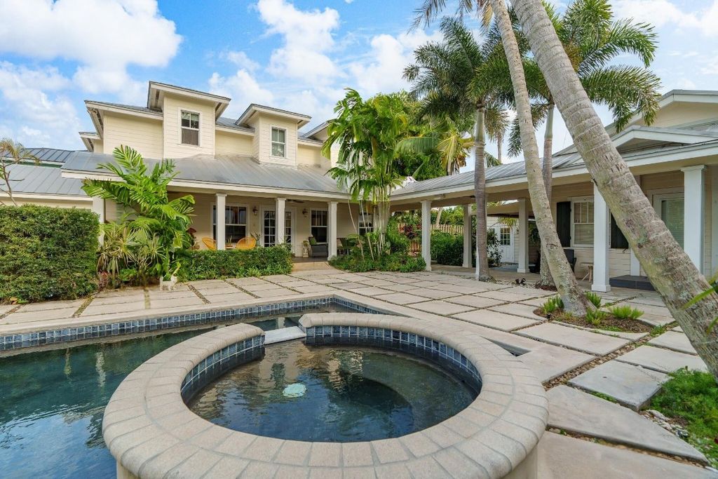 Photo of 114 NE 10th Street, Delray Beach, FL 33444 (MLS # F10491272)