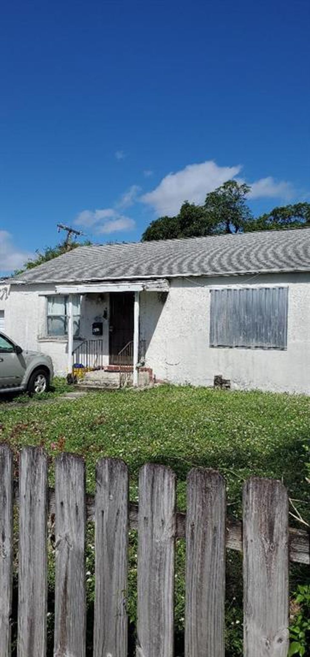 Photo of 443 Lytle St, West Palm Beach, FL 33405 (MLS # F10309088)