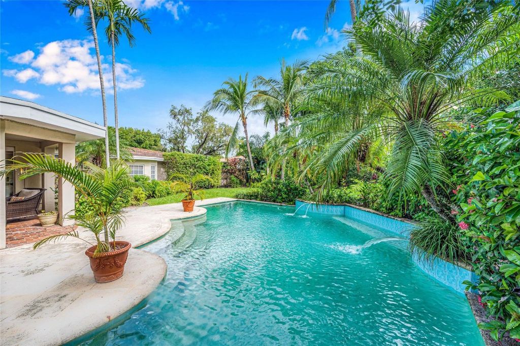 Photo of 1612 E Lake Drive, Fort Lauderdale, FL 33316 (MLS # F10528249)