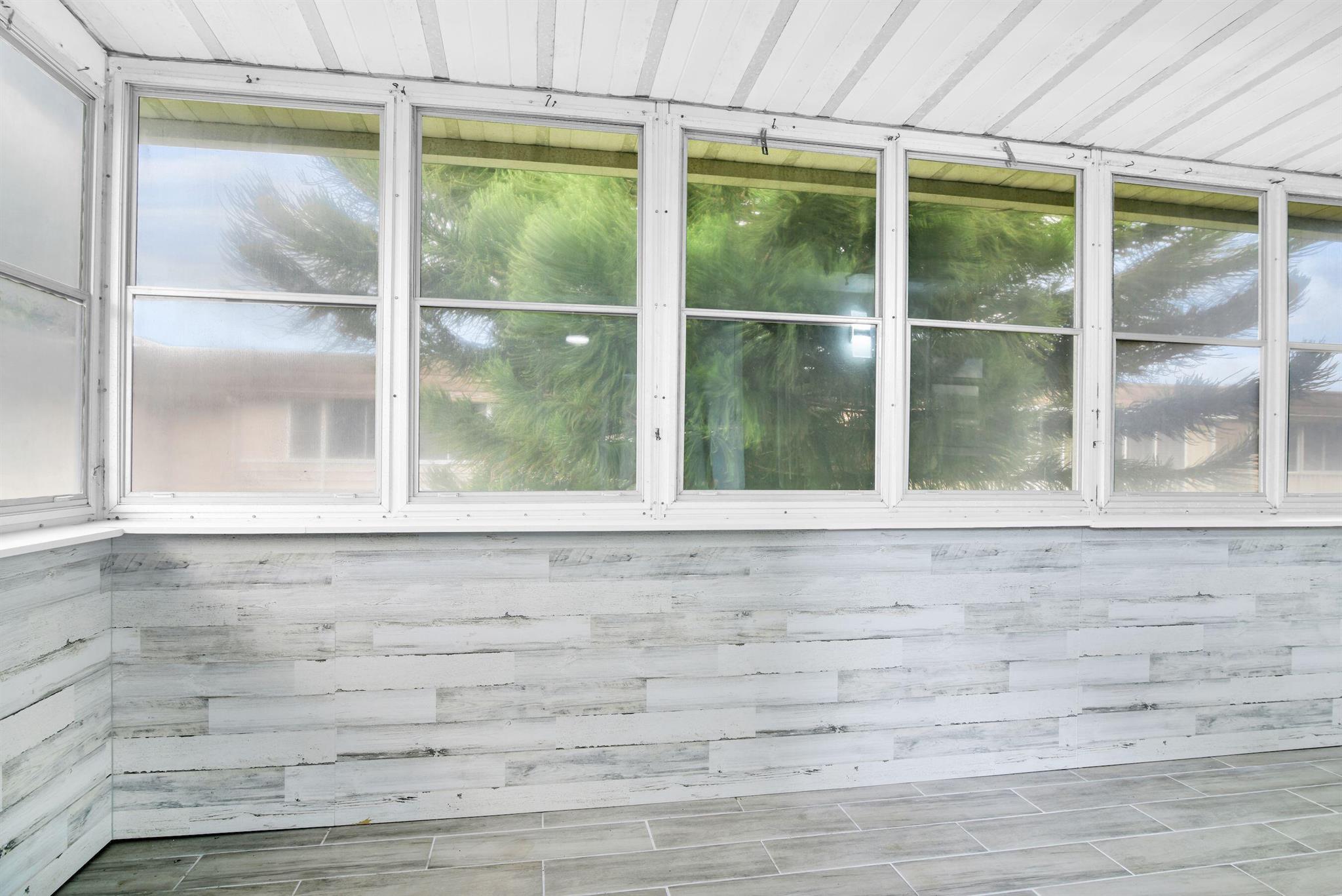 KINGS POINT BRITTANY COND - Residential Lease