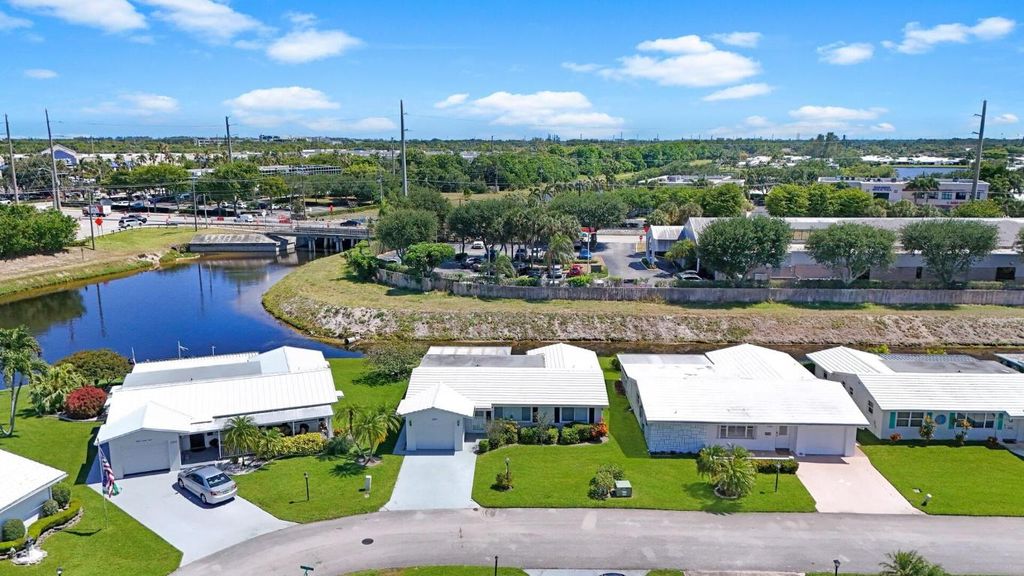 Photo of 1590 SW 14th Avenue, Boynton Beach, FL 33426 (MLS # R10978710)