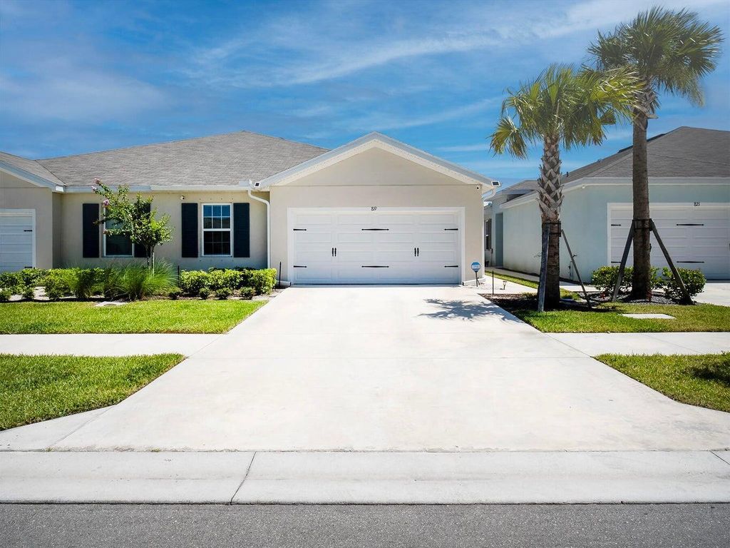 Photo of 819 Persimmon Place, Fort Pierce, FL 34981 (MLS # R11033927)