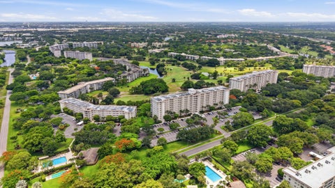 Photo of 3510 Oaks Way #703, Pompano Beach, FL 33069 (MLS # B26048860)