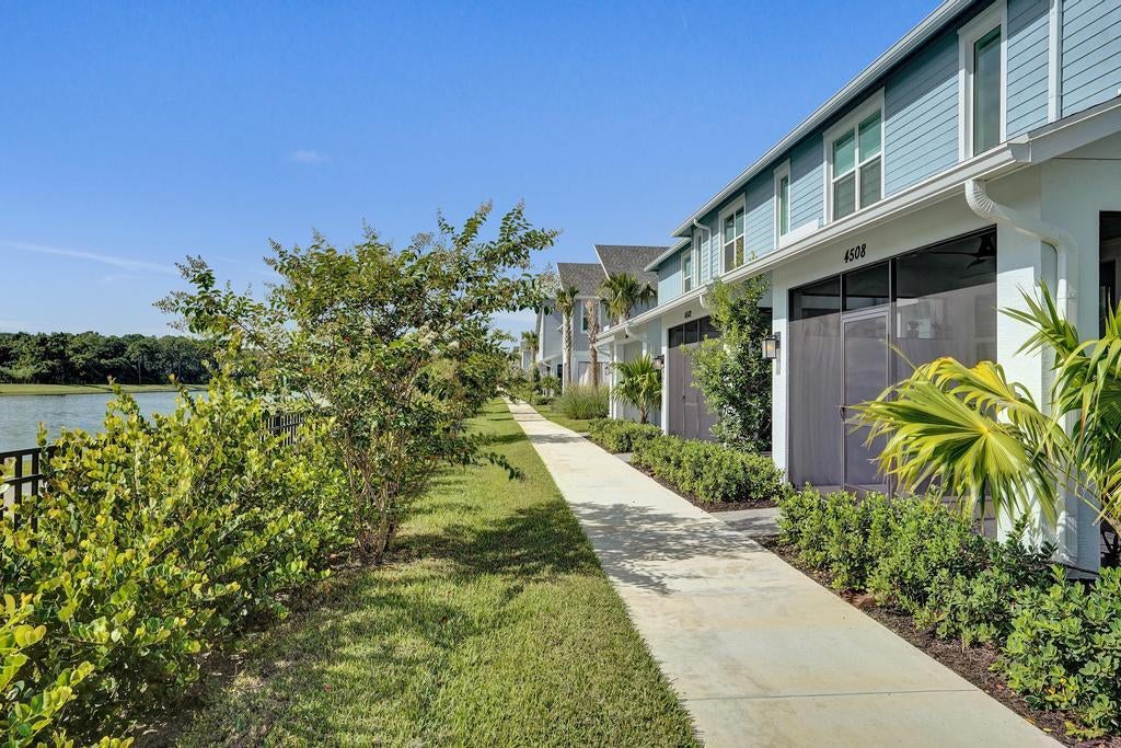 View photos, virtual tours, details... 4508 Longwood Lake Square