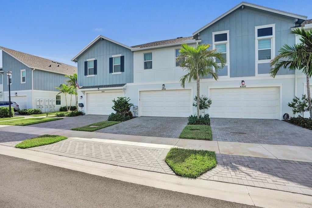 4508 Longwood Lake Square, Westlake FL 33470