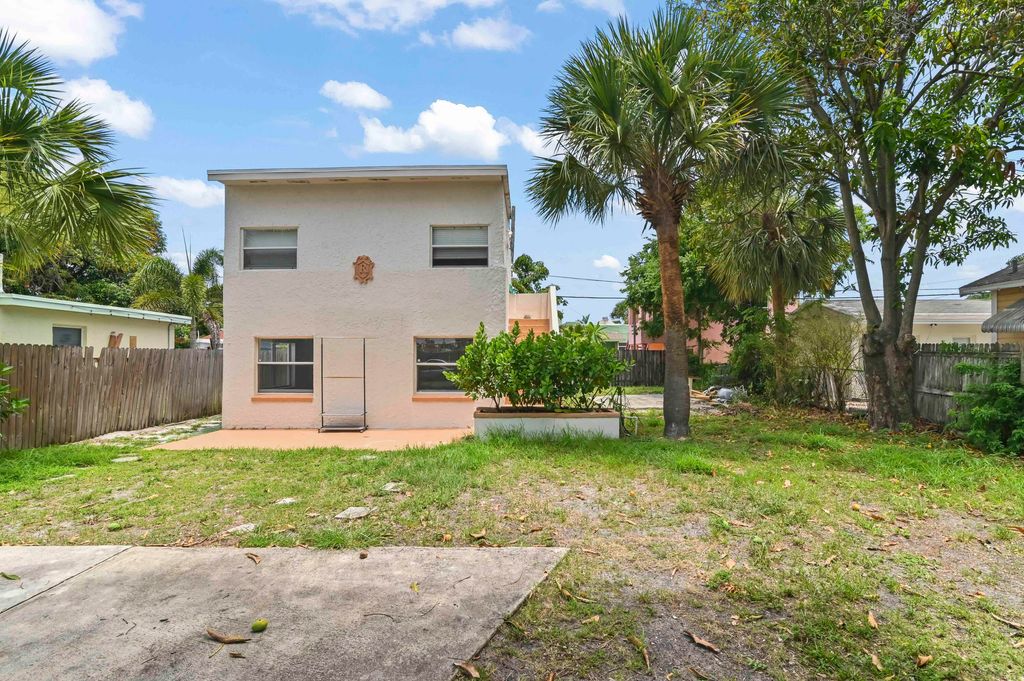 Photo of 515 Putnam Road, West Palm Beach, FL 33405 (MLS # B26041841)