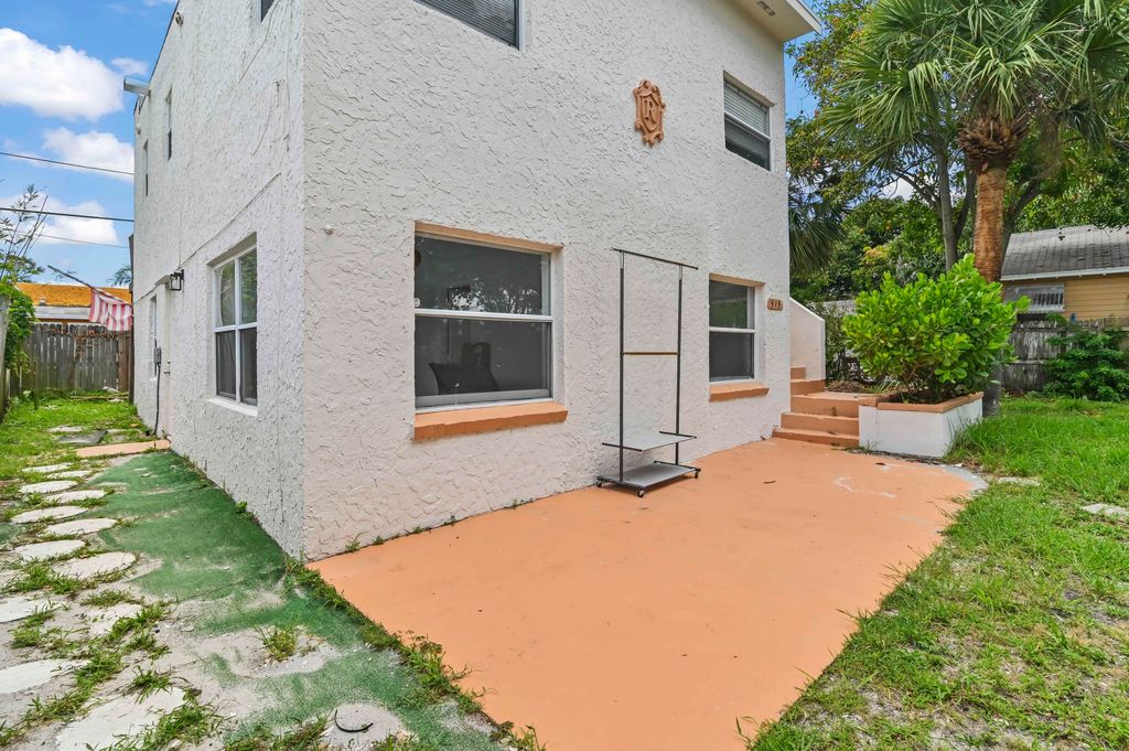 Photo of 515 Putnam Road, West Palm Beach, FL 33405 (MLS # B26041841)