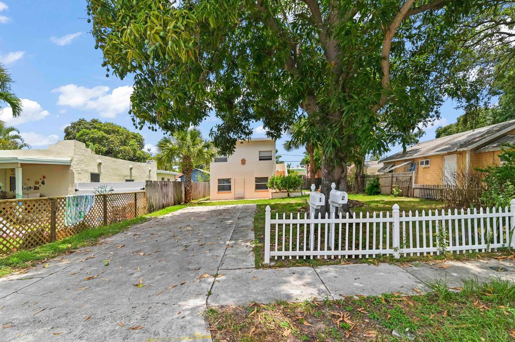Photo of 515 Putnam Road, West Palm Beach, FL 33405 (MLS # B26041841)
