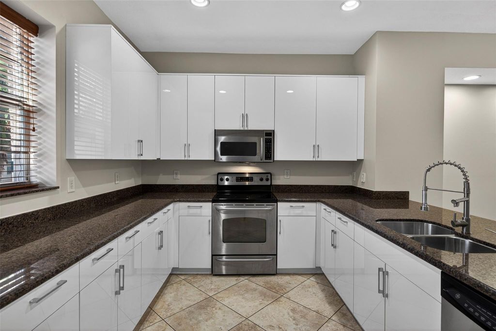 Photo of 1033 NE 17th Way #1103, Fort Lauderdale, FL 33304 (MLS # F10544764)