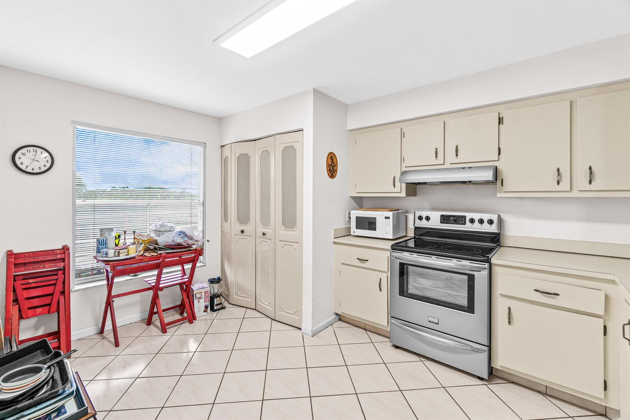 VILLAGES OF ORIOLE BONAIR - Residential