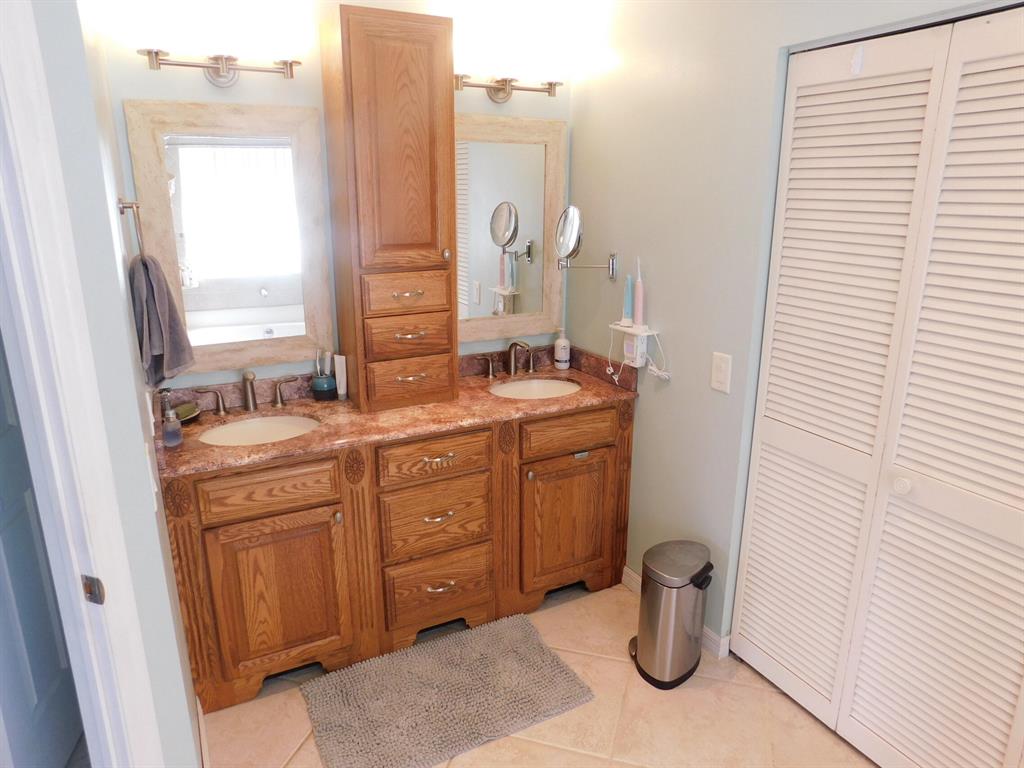 HUNTINGTON WOODS - Residential