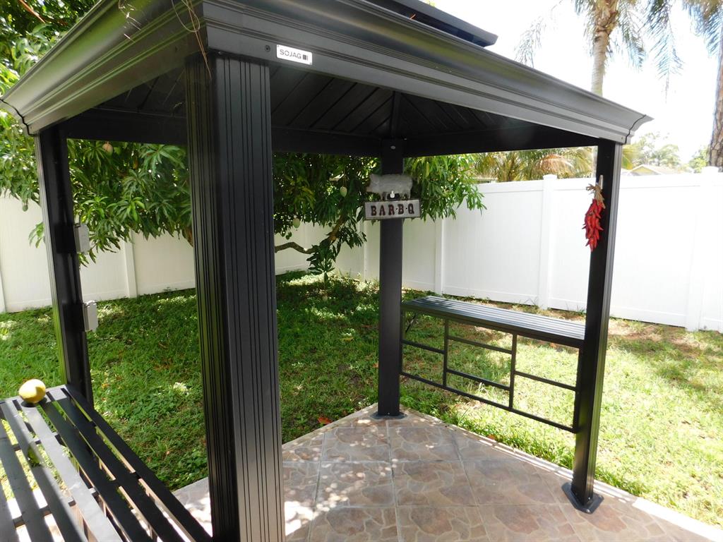 HUNTINGTON WOODS - Residential