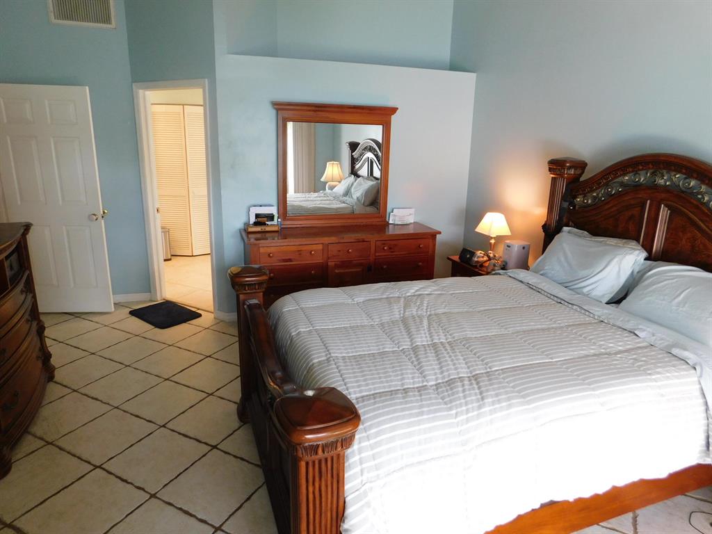 HUNTINGTON WOODS - Residential