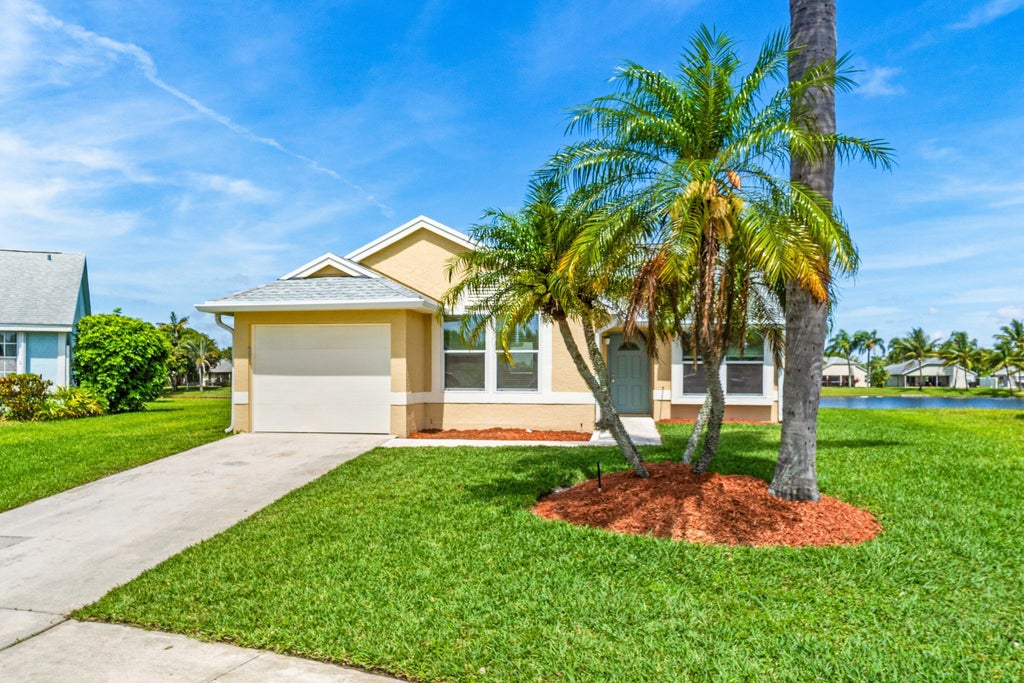Photo of 31 Misty Meadow Drive, Boynton Beach, FL 33436 (MLS # B26024563)