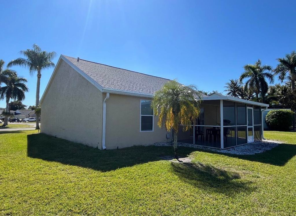 Photo of 31 Misty Meadow Drive, Boynton Beach, FL 33436 (MLS # B26024563)