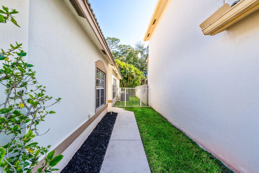 Photo of 7616 Colony Palm Drive, Boynton Beach, FL 33436 (MLS # R11160333)