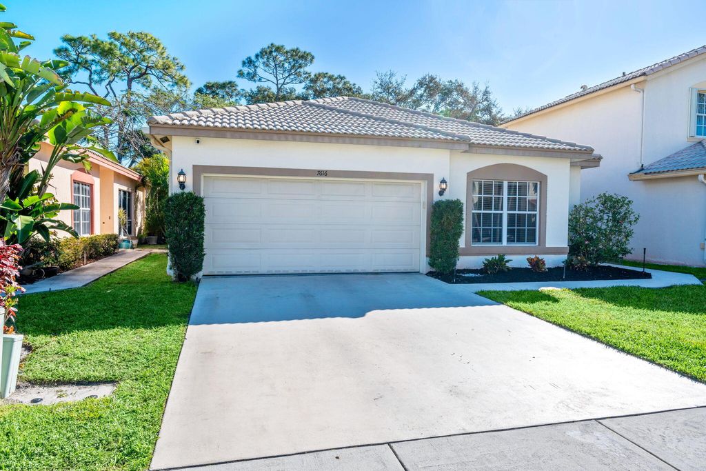 Photo of 7616 Colony Palm Drive, Boynton Beach, FL 33436 (MLS # R11160333)