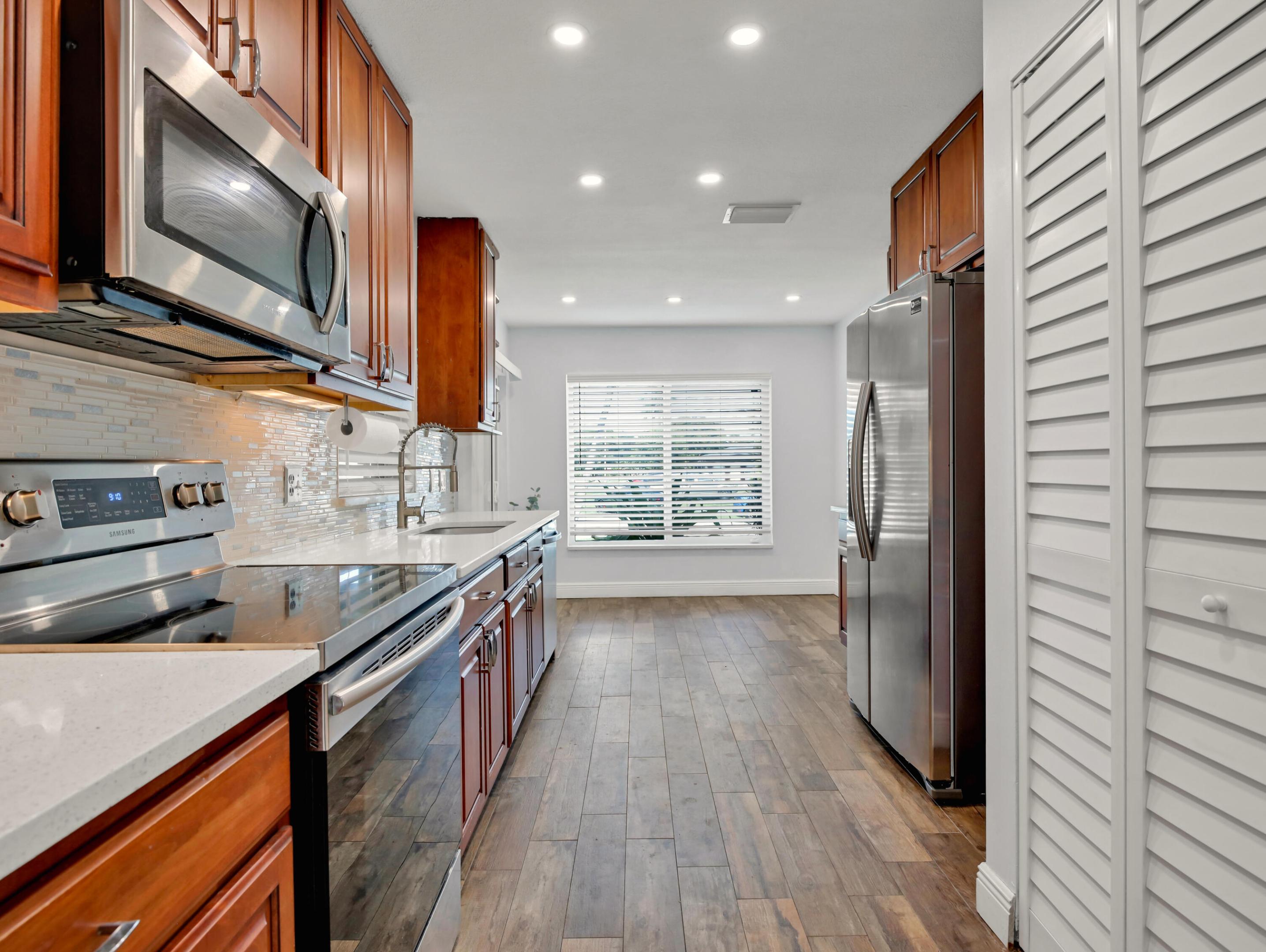 MEED RACQUET CLUB 2 - Residential