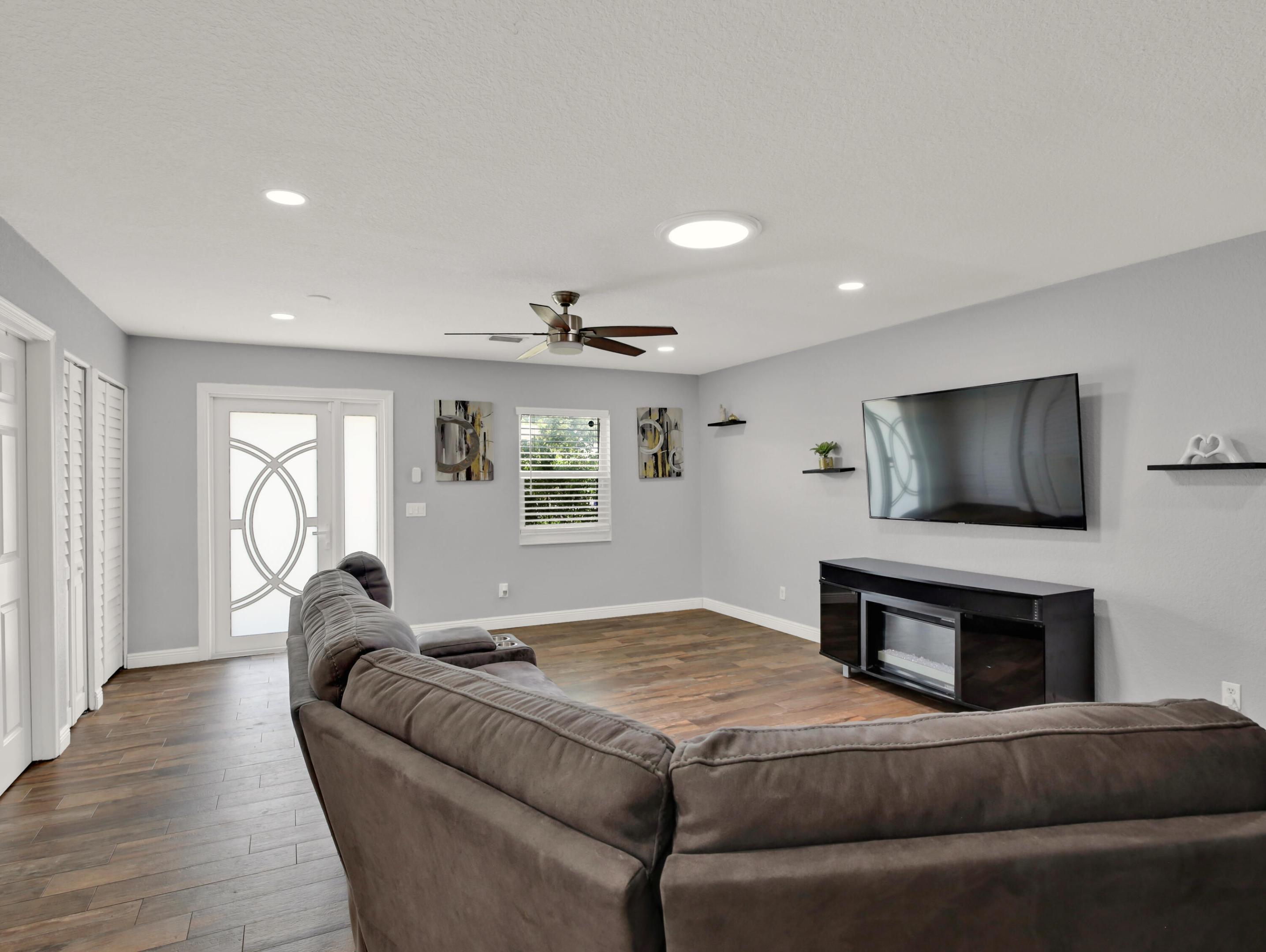 MEED RACQUET CLUB 2 - Residential