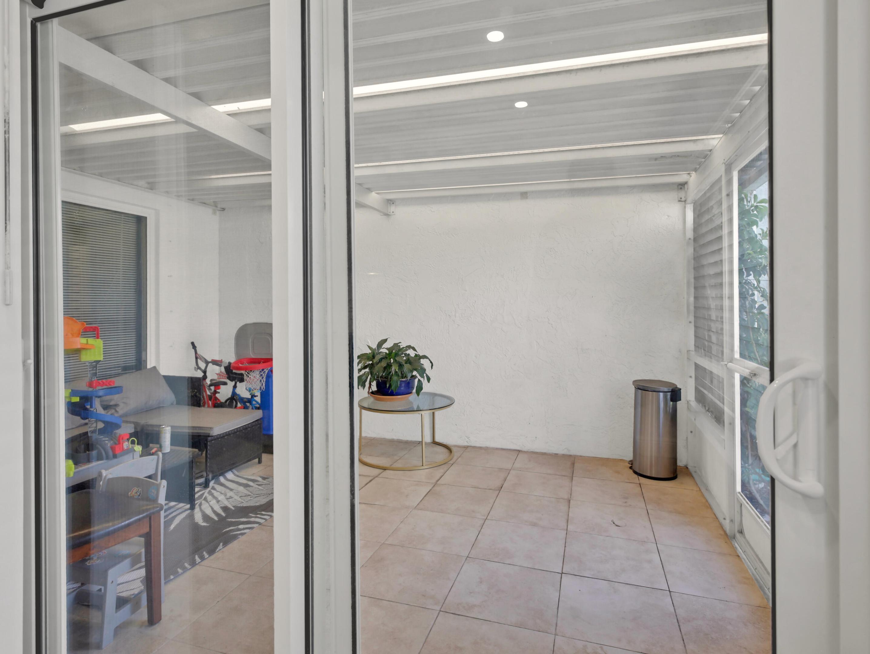 MEED RACQUET CLUB 2 - Residential