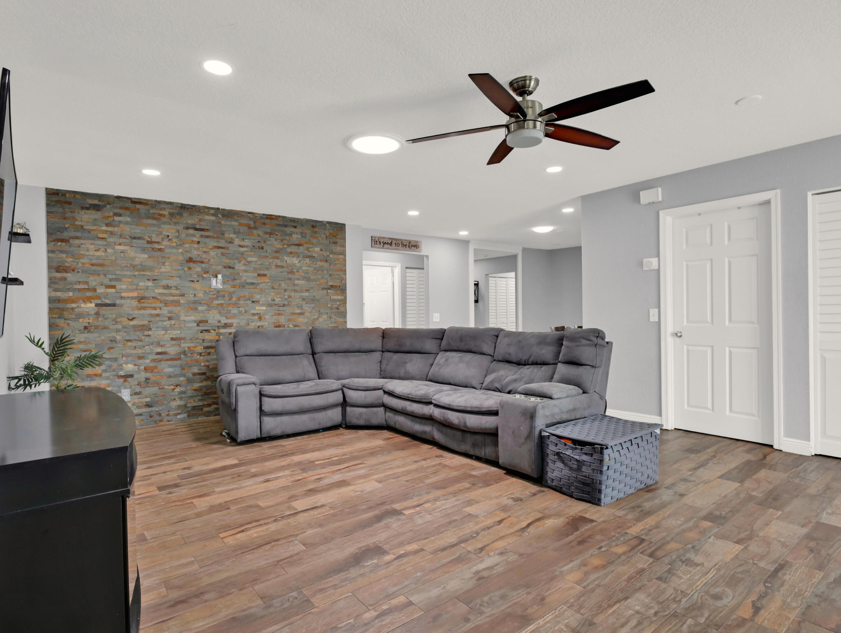 MEED RACQUET CLUB 2 - Residential