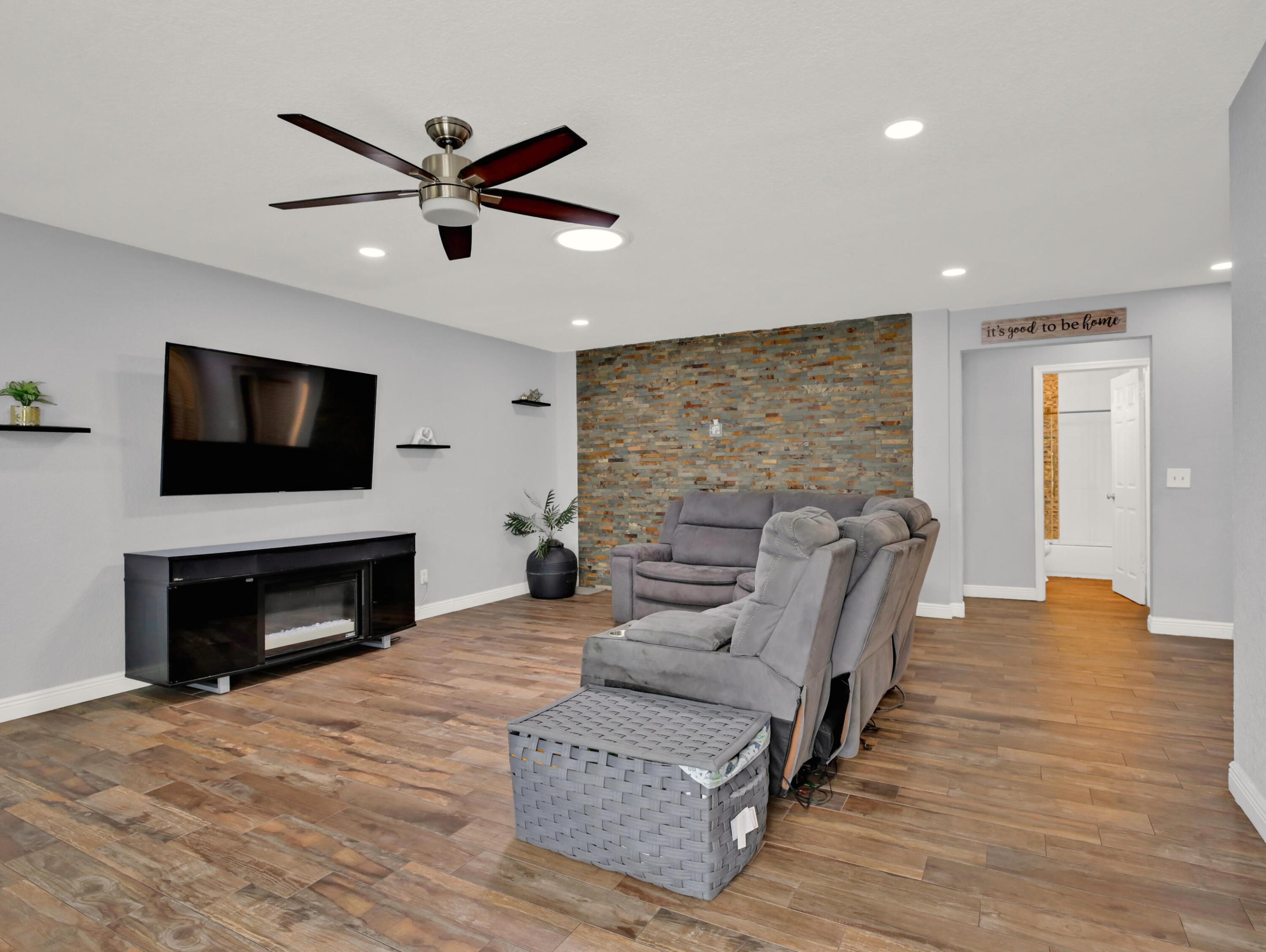 MEED RACQUET CLUB 2 - Residential