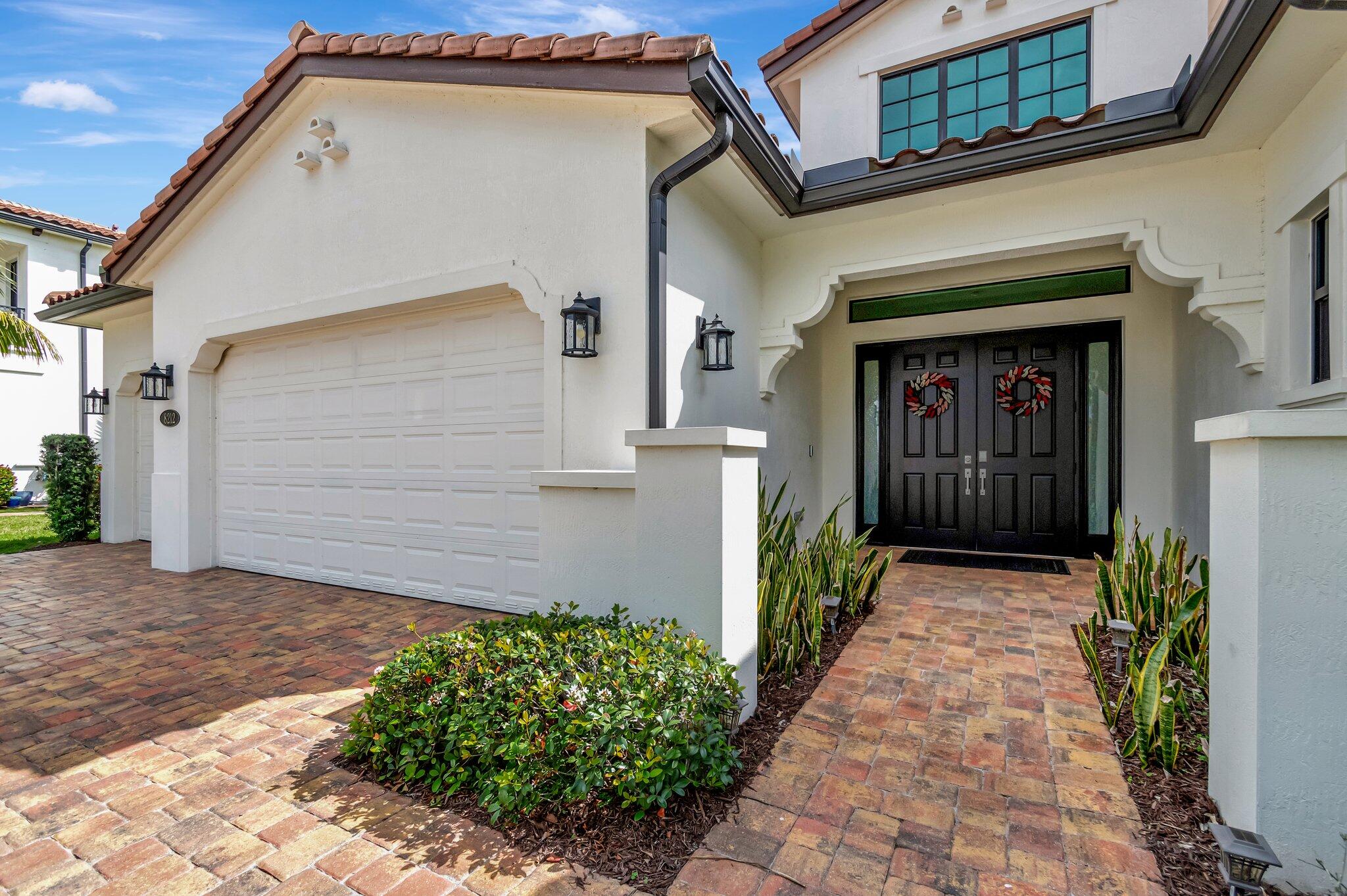 8212 Grand Prix Lane