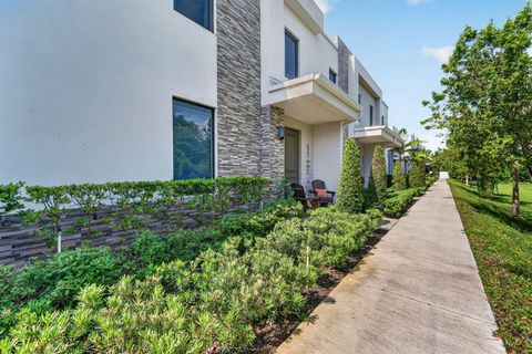 Tiny photo for 527 NW 17th Street, Fort Lauderdale, FL 33311 (MLS # B26026206)