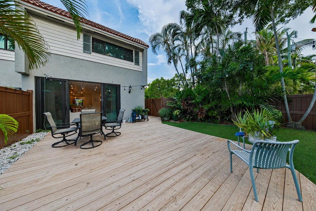 Photo of 1315 MIAMI Road #D, Fort Lauderdale, FL 33316 (MLS # B26066057)